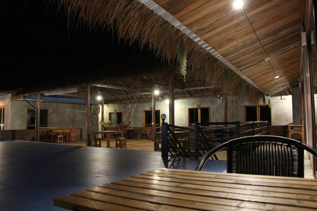 The Noi Guest House & Restaurant Koh Lipe Exterior photo