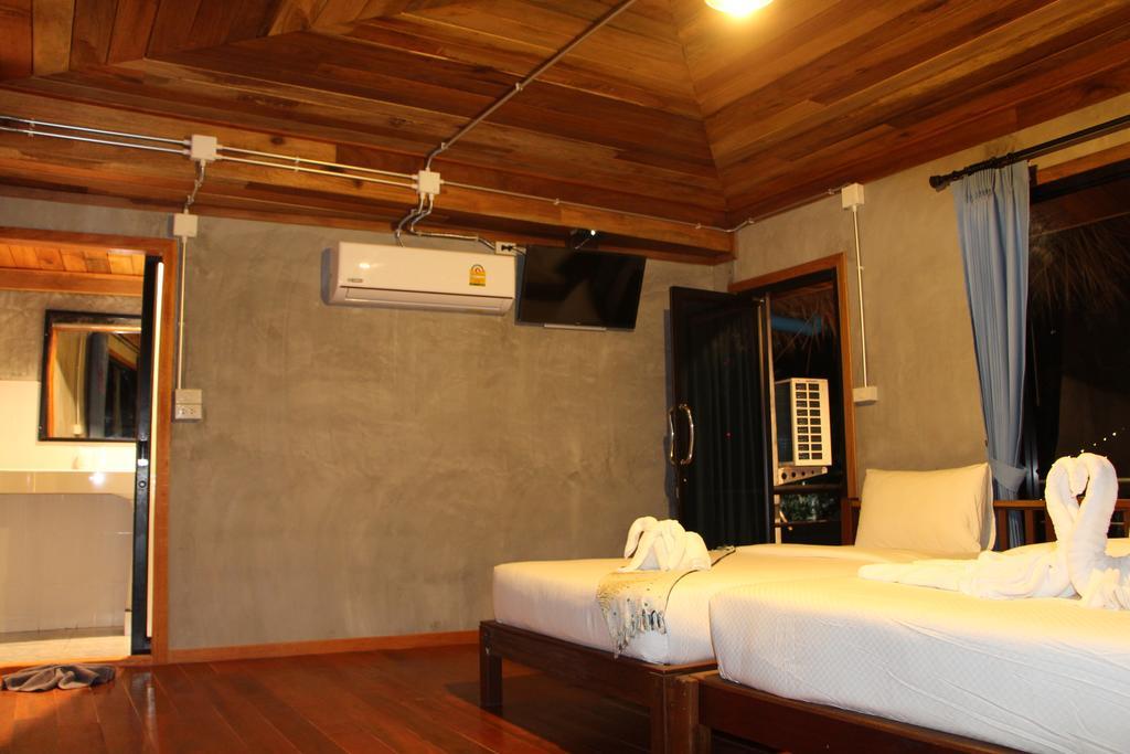 The Noi Guest House & Restaurant Koh Lipe Exterior photo