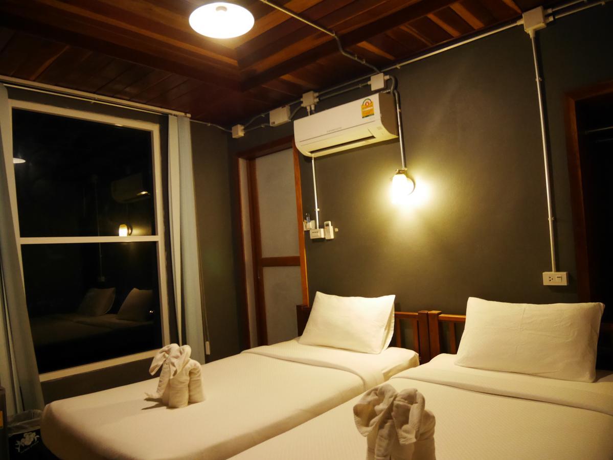 The Noi Guest House & Restaurant Koh Lipe Exterior photo